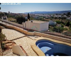 Villa con vistas al mar y al pueblo de Javea con orientación sur justo al lado