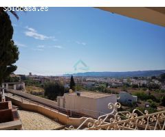 Villa con vistas al mar y al pueblo de Javea con orientación sur justo al lado