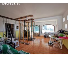 Villa con vistas al mar y al pueblo de Javea con orientación sur justo al lado