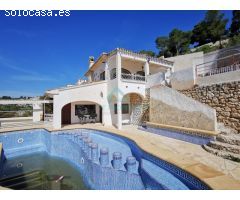 Villa con vistas al mar y al pueblo de Javea con orientación sur justo al lado