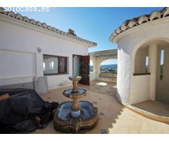Villa con vistas al mar y al pueblo de Javea con orientación sur justo al lado