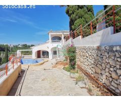 Villa con vistas al mar y al pueblo de Javea con orientación sur justo al lado