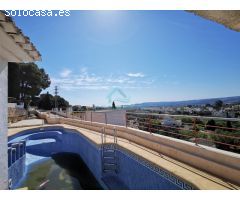 Villa con vistas al mar y al pueblo de Javea con orientación sur justo al lado