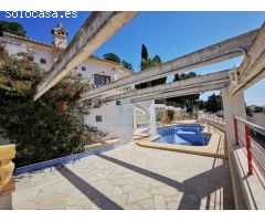 Villa con vistas al mar y al pueblo de Javea con orientación sur justo al lado