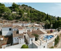 Villa con vistas al mar y al pueblo de Javea con orientación sur justo al lado