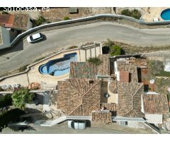 Villa con vistas al mar y al pueblo de Javea con orientación sur justo al lado