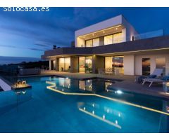 Exclusiva Villa en Cumbre del Sol con Vistas al Mar