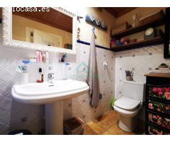 Villa de lujo de estilo Mediterráneo con diferentes viviendas separadas.