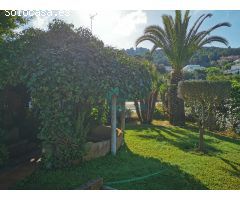 Villa de lujo de estilo Mediterráneo con diferentes viviendas separadas.