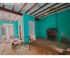 Casa en ruinas, idealmente ubicada en una de las calles más céntricas de la
