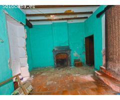 Casa en ruinas, idealmente ubicada en una de las calles más céntricas de la