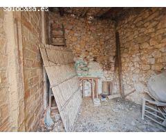 Casa en ruinas, idealmente ubicada en una de las calles más céntricas de la