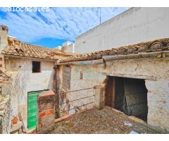Casa en ruinas, idealmente ubicada en una de las calles más céntricas de la