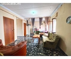 Casa de pueblo en Pedreguer con patio y terraza para reformar en Pedreguer