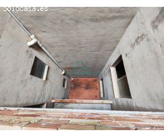 Venta de edificio con deficiencias estructurales por terminar o solar urbano.