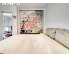 Chalet con piscina, jardín, terraza y balcón