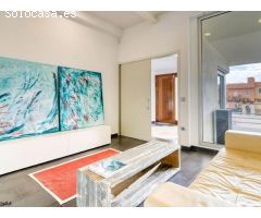 Chalet con piscina, jardín, terraza y balcón