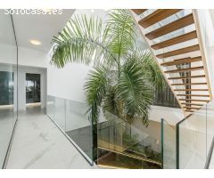 Chalet de nuev construcción con arquitectura moderna y todas las comodidades