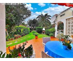 Amplio chalet de dos plantas con jardín y terraza