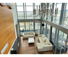 Ático con Piscina Privada y Vistas Directas al Mar