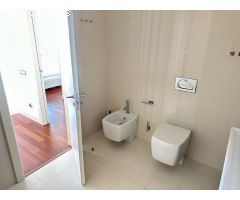 Ático con Piscina Privada y Vistas Directas al Mar