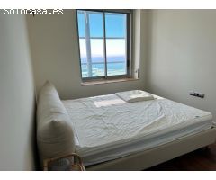 Ático con Piscina Privada y Vistas Directas al Mar