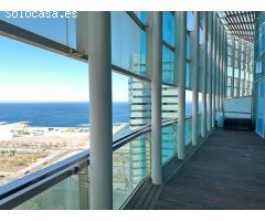 Ático con Piscina Privada y Vistas Directas al Mar