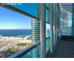 Ático con Piscina Privada y Vistas Directas al Mar