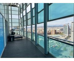 Ático con Piscina Privada y Vistas Directas al Mar
