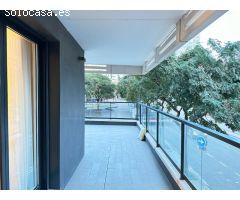 Espacioso Apartamento con 3 Habitaciones en Diagonal Mar