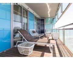 Apartamento Exclusivo y Maravilloso con Terraza y Vistas al Mar en Primera Línea
