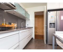 Apartamento Exclusivo y Maravilloso con Terraza y Vistas al Mar en Primera Línea