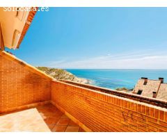 Exclusivo Chalet Adosado de Lujo con Vistas al Mar en Cala Cantalar