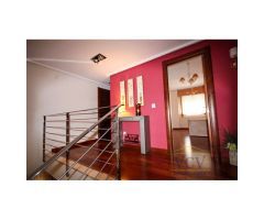 Elegancia y Comodidad: Espectacular Villa Independiente en la Mejor Zona de