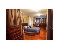 Elegancia y Comodidad: Espectacular Villa Independiente en la Mejor Zona de