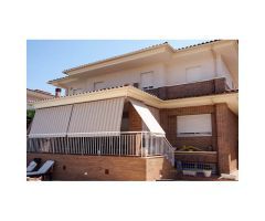 Elegancia y Comodidad: Espectacular Villa Independiente en la Mejor Zona de