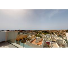 Descubre tu paraíso en Orihuela Costa: Villa de lujo con vistas panorámicas