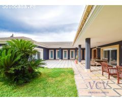 Exclusiva Villa de Lujo en Alicante Golf: Confort, Espacios Inigualables y