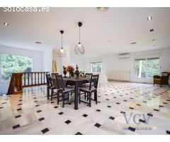 Exclusiva Villa de Lujo en Alicante Golf: Confort, Espacios Inigualables y