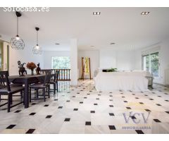 Exclusiva Villa de Lujo en Alicante Golf: Confort, Espacios Inigualables y