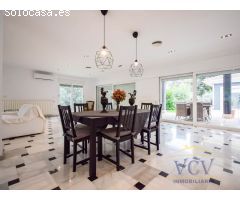 Exclusiva Villa de Lujo en Alicante Golf: Confort, Espacios Inigualables y