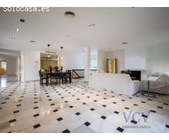 Exclusiva Villa de Lujo en Alicante Golf: Confort, Espacios Inigualables y