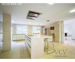 Exclusiva Villa de Lujo en Alicante Golf: Confort, Espacios Inigualables y