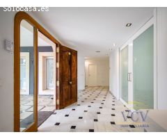 Exclusiva Villa de Lujo en Alicante Golf: Confort, Espacios Inigualables y