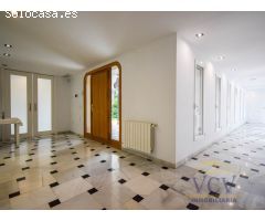 Exclusiva Villa de Lujo en Alicante Golf: Confort, Espacios Inigualables y