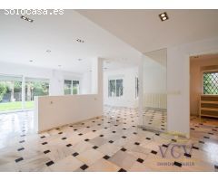 Exclusiva Villa de Lujo en Alicante Golf: Confort, Espacios Inigualables y