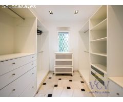 Exclusiva Villa de Lujo en Alicante Golf: Confort, Espacios Inigualables y