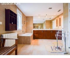 Exclusiva Villa de Lujo en Alicante Golf: Confort, Espacios Inigualables y