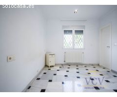 Exclusiva Villa de Lujo en Alicante Golf: Confort, Espacios Inigualables y
