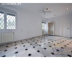 Exclusiva Villa de Lujo en Alicante Golf: Confort, Espacios Inigualables y